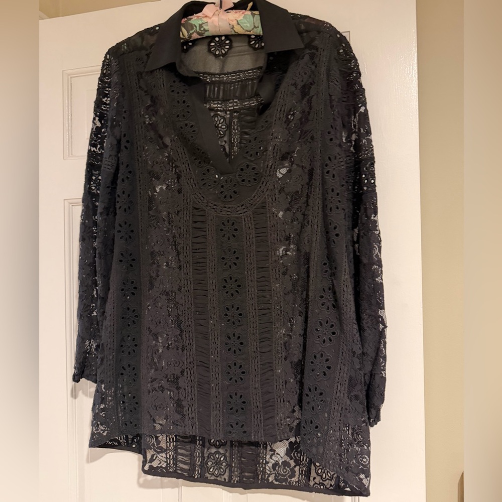 Alice + Olivia Black Floral Eyelet Lace Blouse
